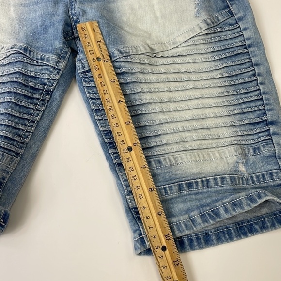 WT02 Bermuda distressed shorts SZ 30 - Picture 6 of 8